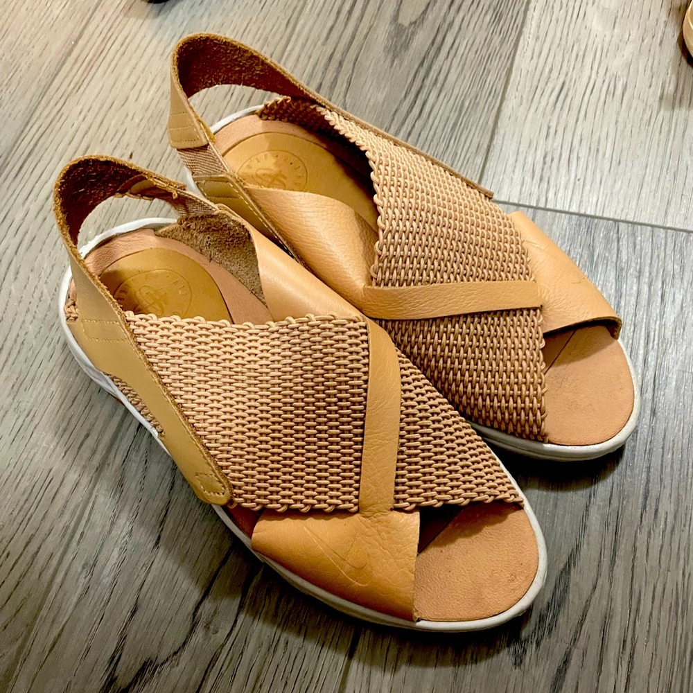 Nike huarache sandal tan 6